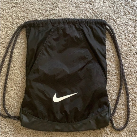 nike cinch bag